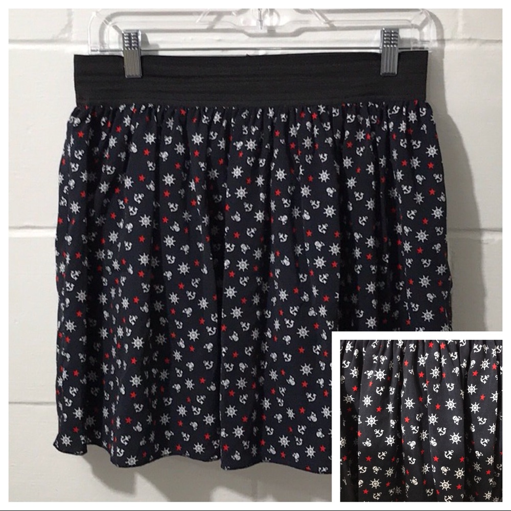 ARRRG! LEFTIES BASIC NAUTICAL SKULL MINI SKIRT